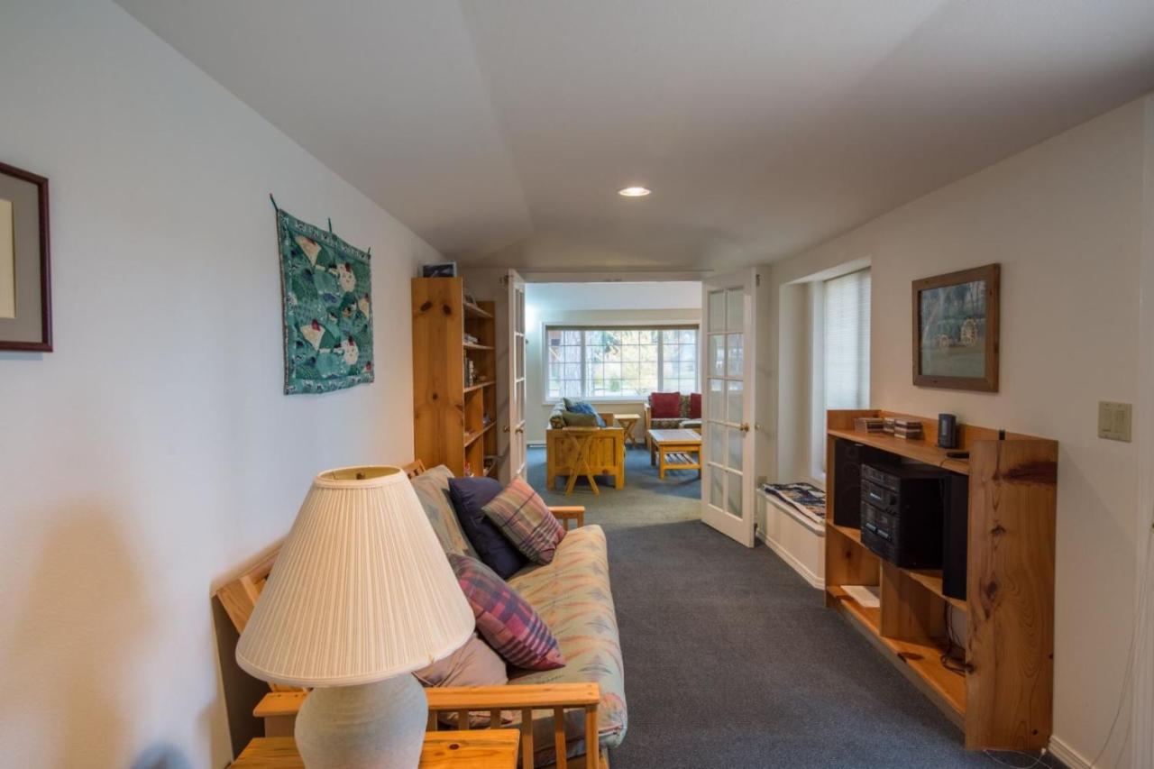 Pine Street Cottage Систерс Экстерьер фото