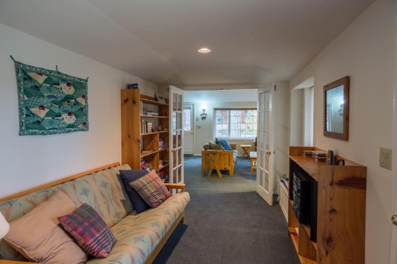 Pine Street Cottage Систерс Экстерьер фото