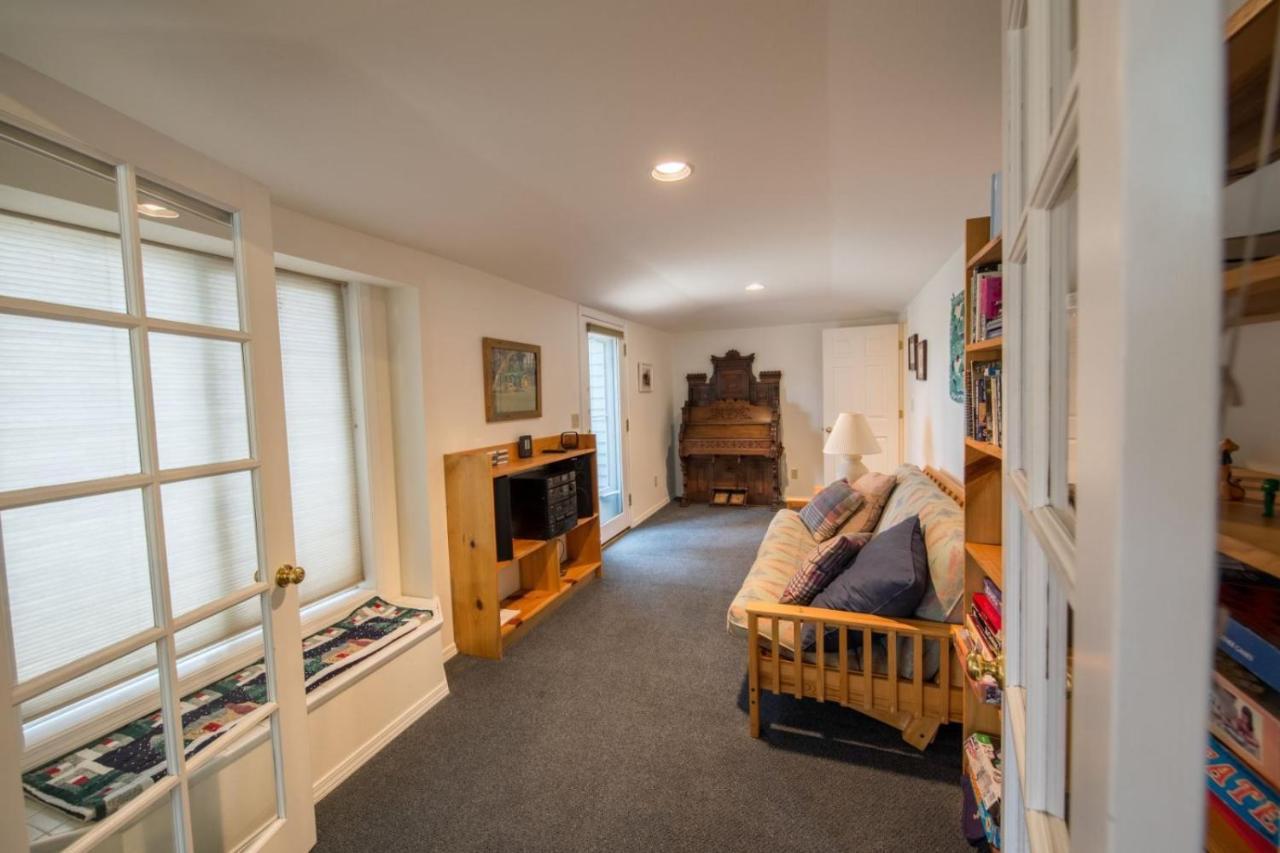 Pine Street Cottage Систерс Экстерьер фото