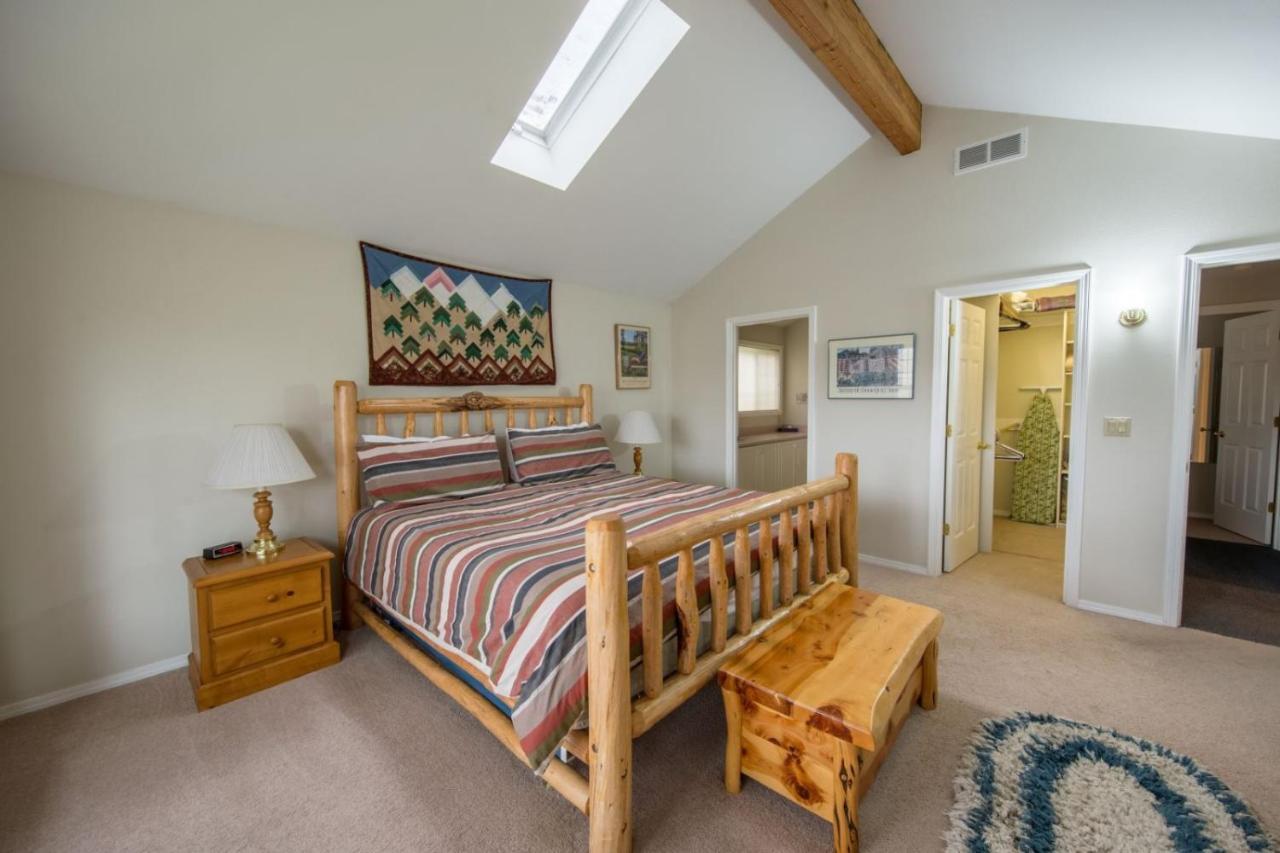 Pine Street Cottage Систерс Экстерьер фото