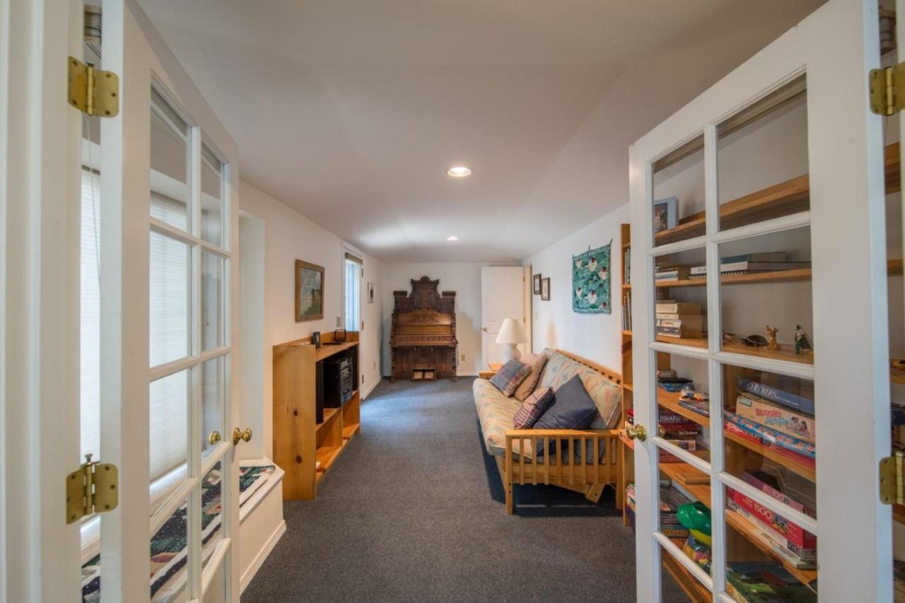 Pine Street Cottage Систерс Экстерьер фото